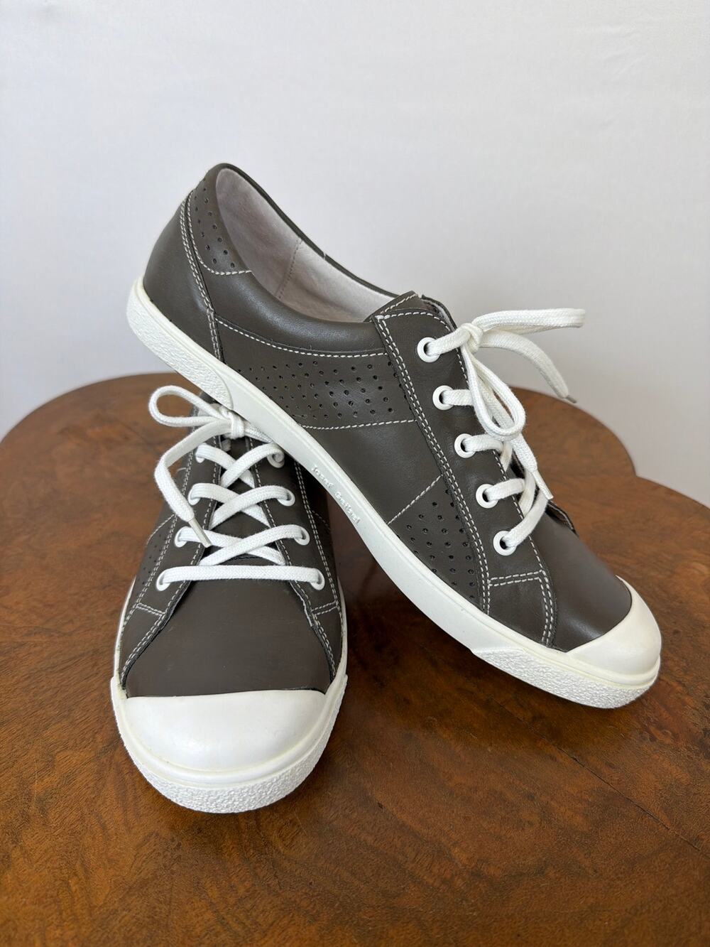 NWT Josef Seibel Grey Tie Up Sneakers Size 10 10.5 Bulgaria